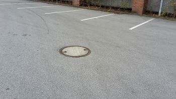 Schachtdeckel von Alter Hellweg Schacht 2 in 2015